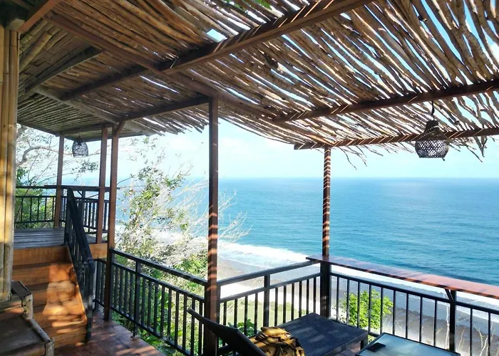 Baraccuda Nunggalan Lodge *